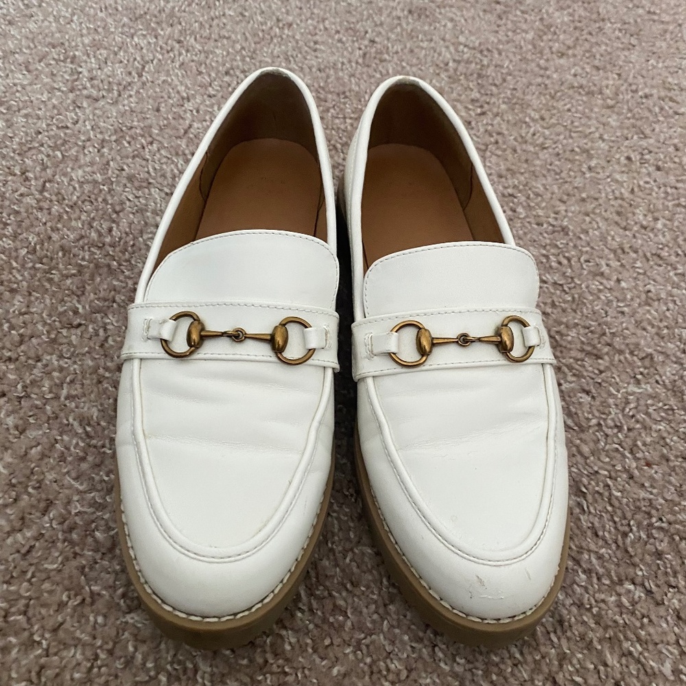 SPRING 2026 🌻 Women's Size 9 White Platform Loafers with Gold Buckle